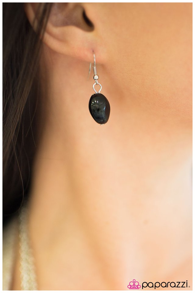 Paparazzi ♥ Voodoo Vixen - Black ♥ Necklace