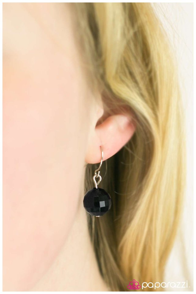 Paparazzi ♥ Lets Start At The Very Beginning - Black ♥ Necklace