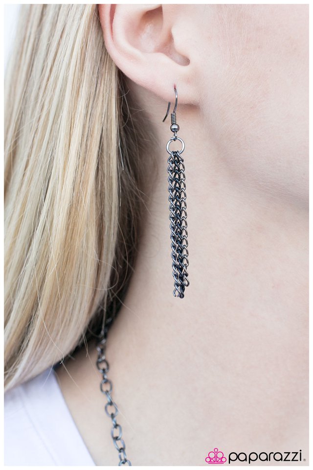 Paparazzi ♥ A Mad Rush - Black ♥ Necklace