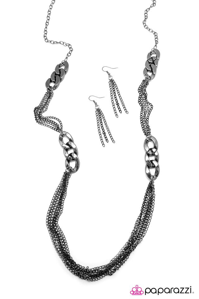 Paparazzi ♥ A Mad Rush - Black ♥ Necklace