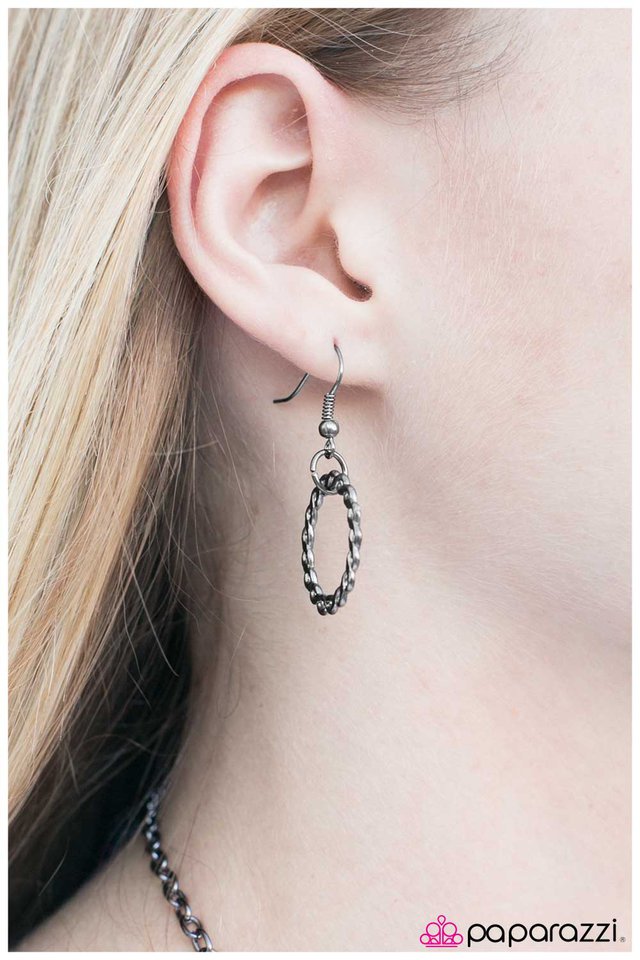 Paparazzi ♥ Truly An Icon - Black ♥ Necklace