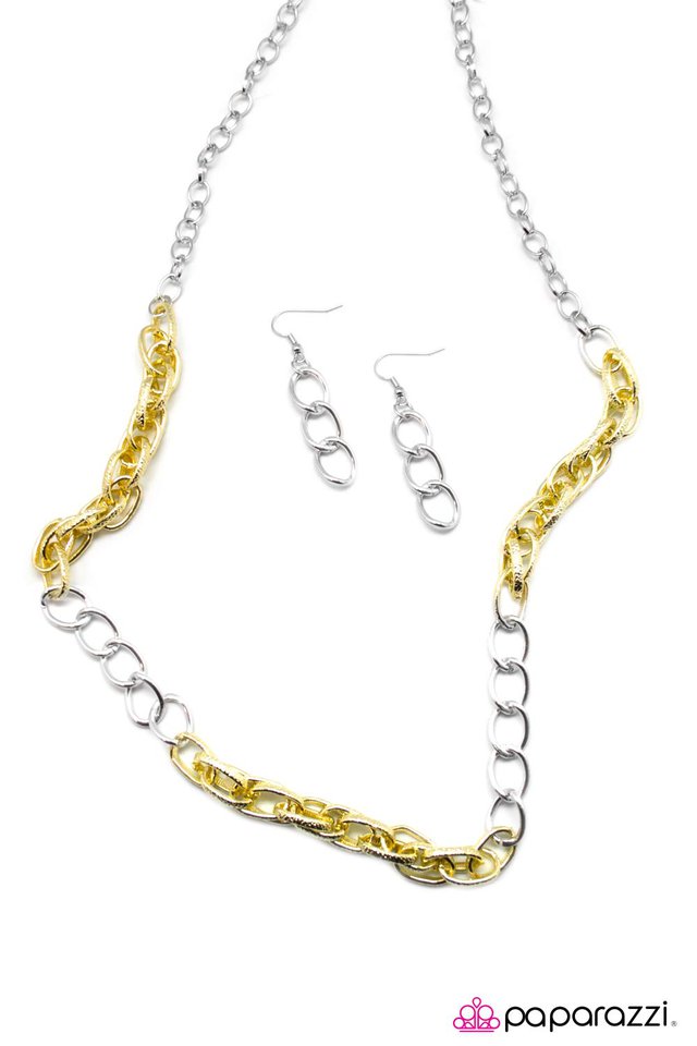 Paparazzi ♥ A Royal CHAIN - Gold ♥ Necklace