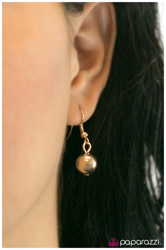 Paparazzi ♥ Daringly Debonair - Gold ♥ Necklace