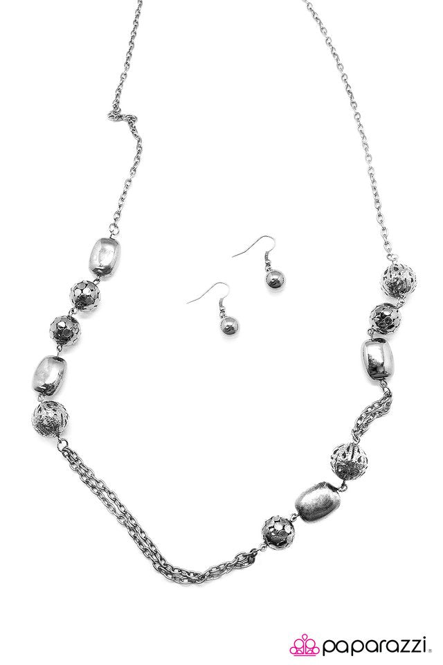 Paparazzi ♥ Olé! - Black ♥ Necklace
