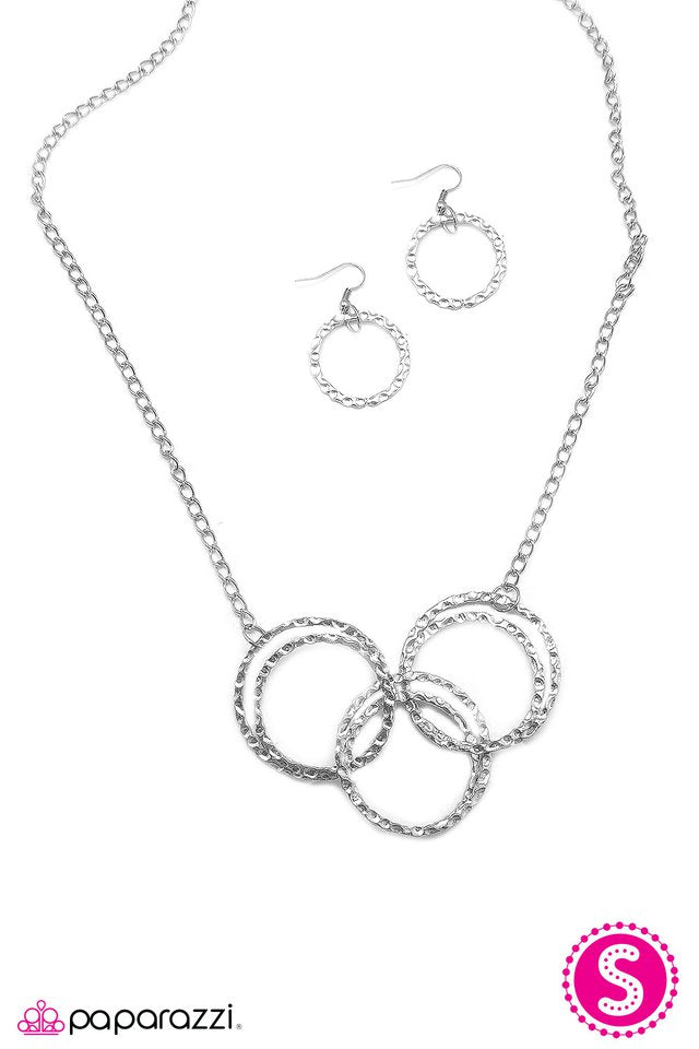 Paparazzi ♥ Going Strong - Silver ♥ Necklace