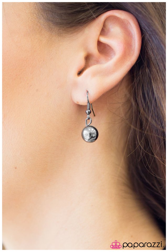 Paparazzi ♥ The Original - Black ♥ Necklace