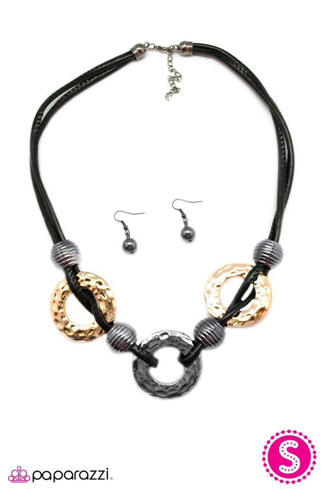 Paparazzi ♥ The Original - Black ♥ Necklace