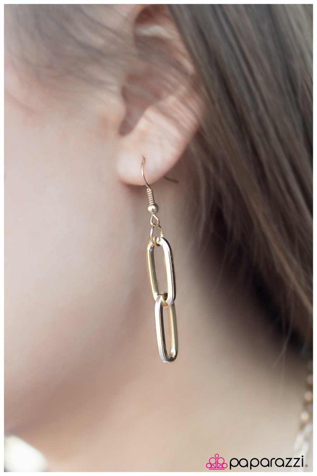 Paparazzi ♥ On The Prowl - Pink ♥ Necklace