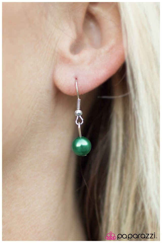 Paparazzi ♥ Classically Captivating 2 - Green ♥ Necklace