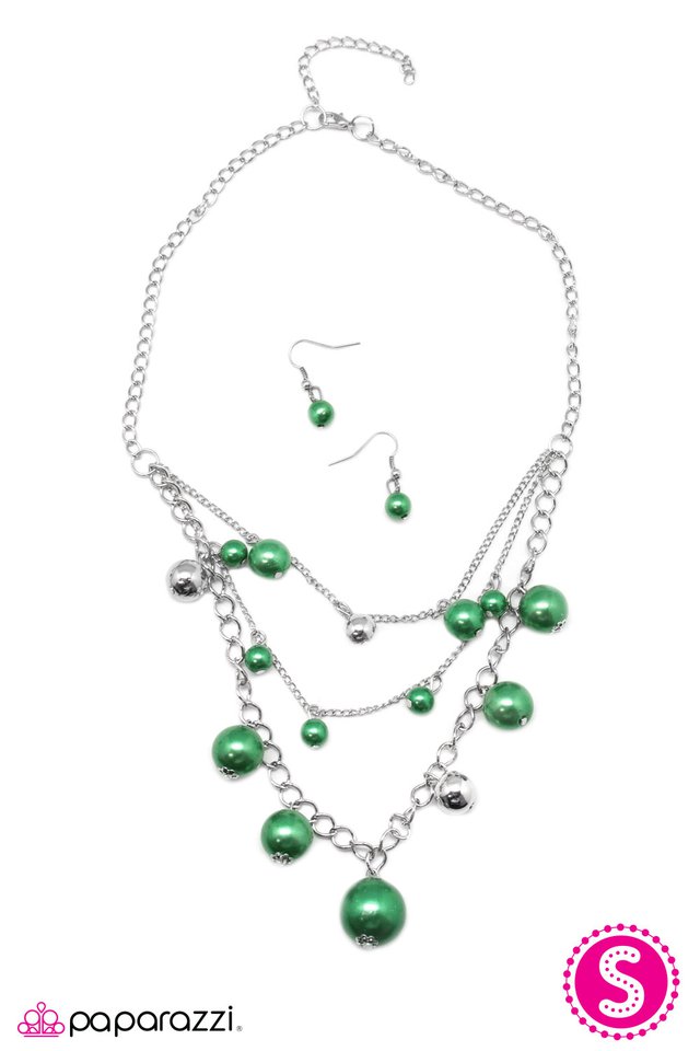 Paparazzi ♥ Classically Captivating 2 - Green ♥ Necklace