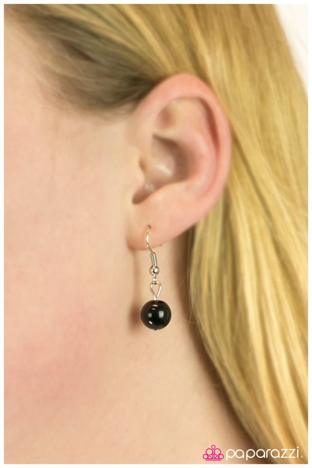 Paparazzi ♥ Madame Bovary - Black ♥ Necklace