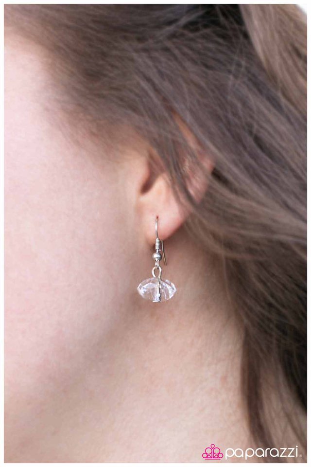 Paparazzi ♥ Totally Worthwhile - White ♥ Necklace