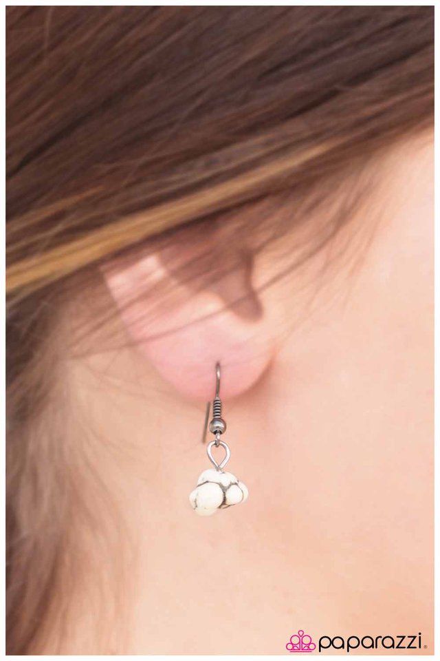 Paparazzi ♥ Rock Springs - White ♥ Necklace