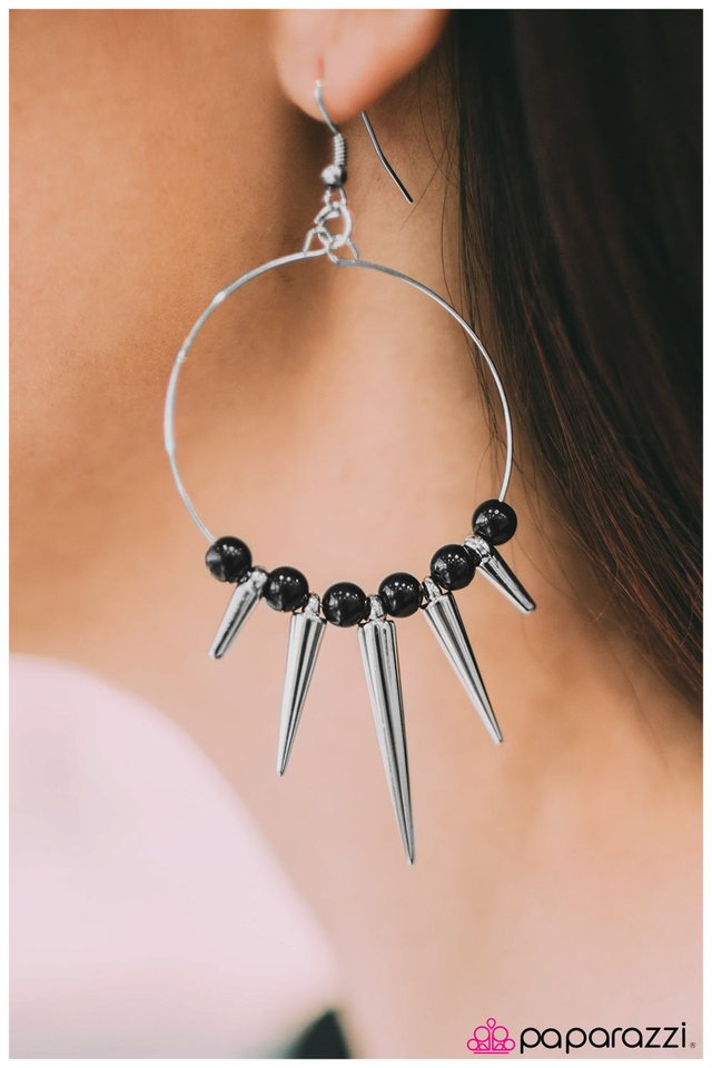 keep-your-enemies-closer-p5ed-bkxx-028xx