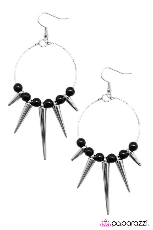 Paparazzi ♥ Keep Your Enemies Closer - Black ♥ Earrings