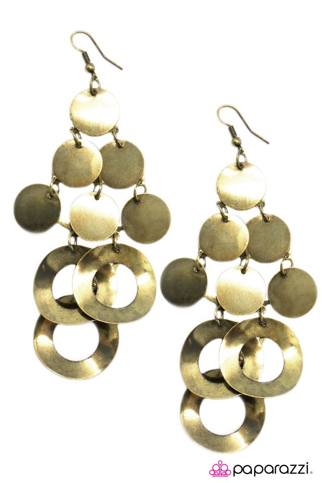 Paparazzi ♥ Lure Me In - Brass ♥ Earrings