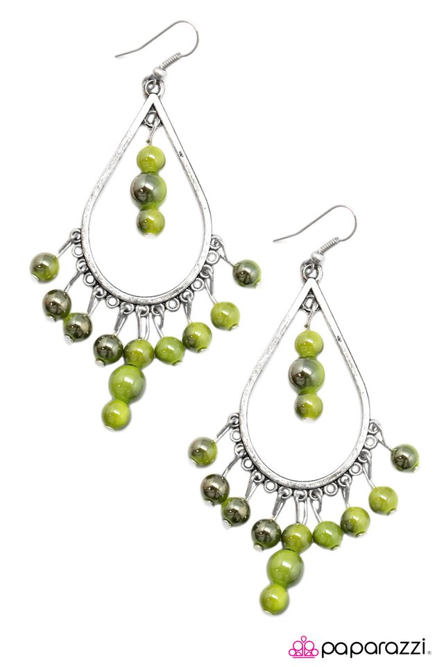Paparazzi ♥ Free Fallin - Green ♥ Earrings