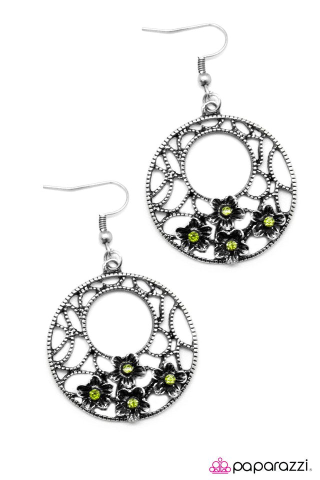 Paparazzi ♥ Dixie Chick - Green ♥ Earrings