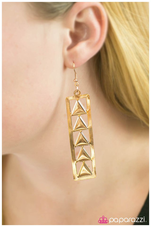 a-pointed-question--gold-p5tr-gdxx-023xx