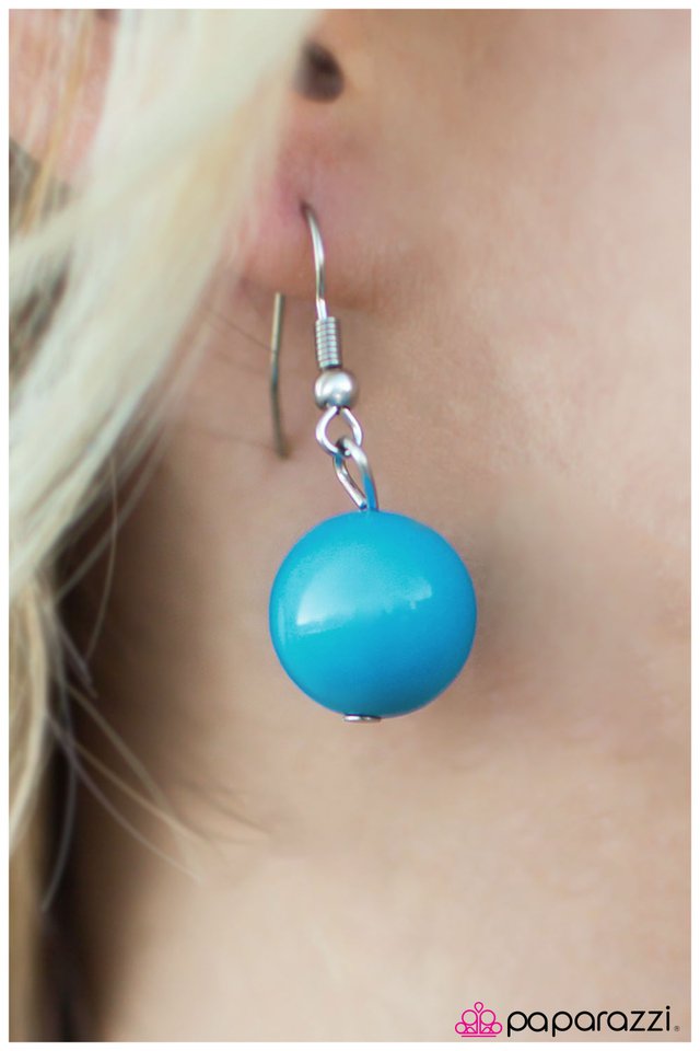 Paparazzi ♥ Keeping Up With The Joneses - Blue ♥ Necklace