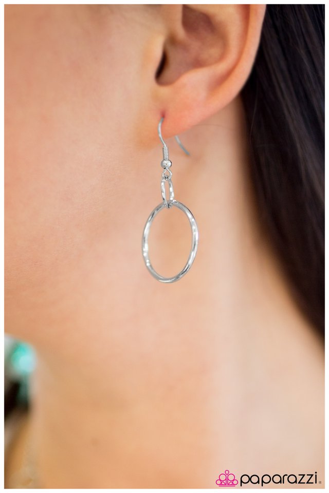 Paparazzi ♥ See the Distinction? - Blue ♥ Necklace