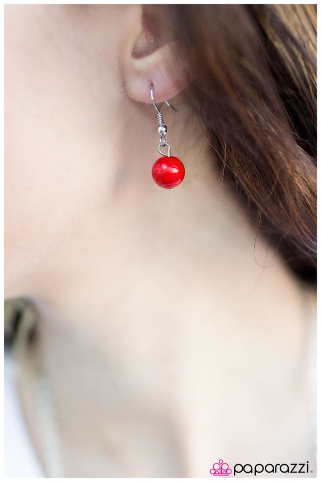 Paparazzi ♥ Easy On The Eyes - Red ♥ Necklace