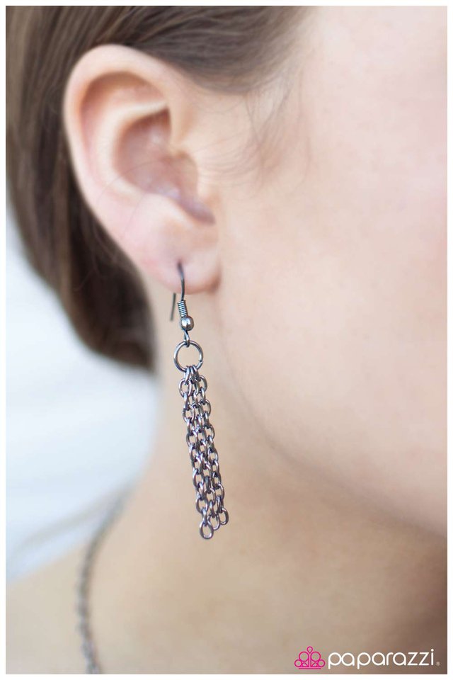 Paparazzi ♥ Aint No Mountain High Enough - Red ♥ Necklace