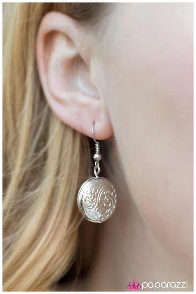 Paparazzi ♥ Interstellar - Red ♥ Necklace