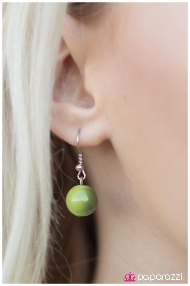 Paparazzi ♥ Betwixt - Green ♥ Necklace