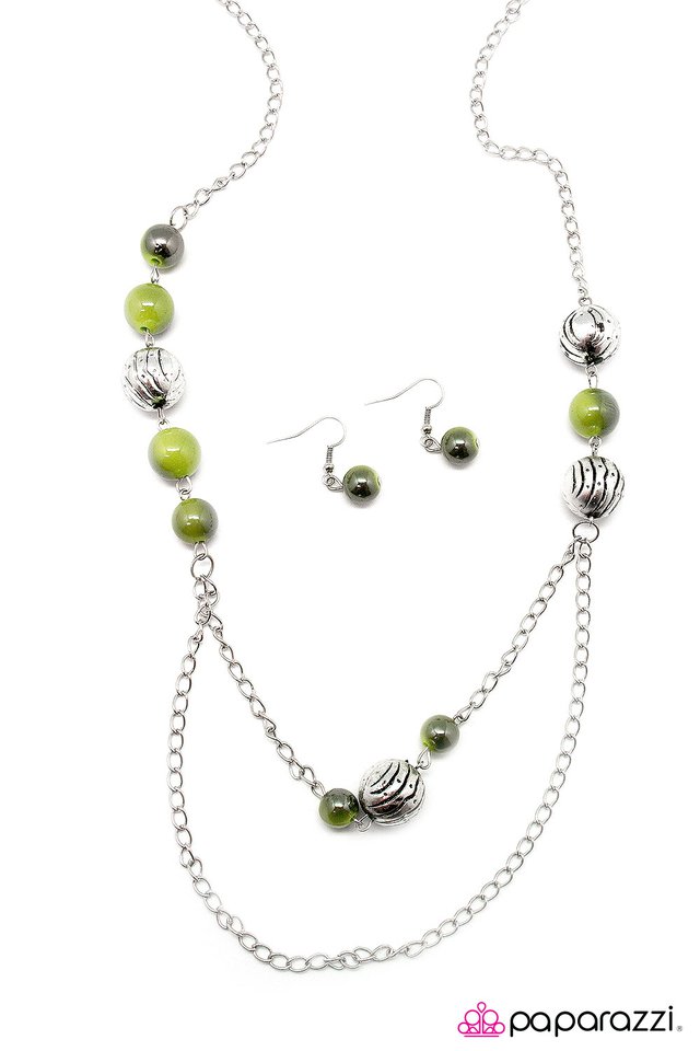 Paparazzi ♥ Right On Time - Green ♥ Necklace