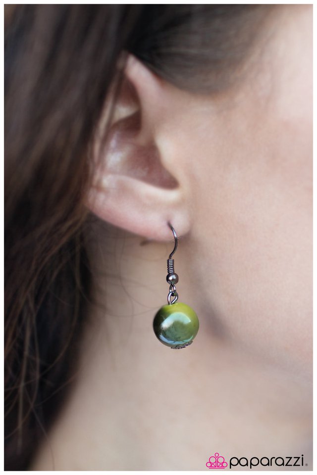 Paparazzi ♥ A Spring In My Step - Green ♥ Necklace