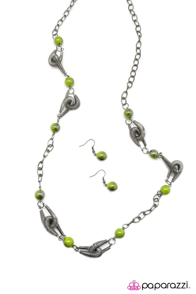 Paparazzi ♥ A Spring In My Step - Green ♥ Necklace