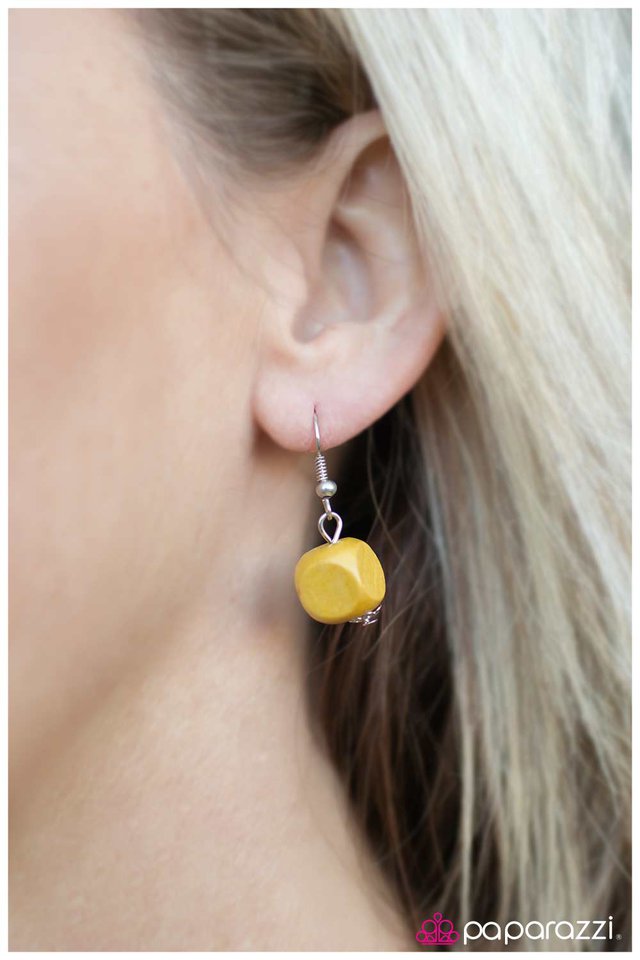 Paparazzi ♥ Boardwalk Beauty - Yellow ♥ Necklace