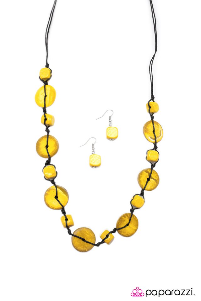 Paparazzi ♥ Boardwalk Beauty - Yellow ♥ Necklace