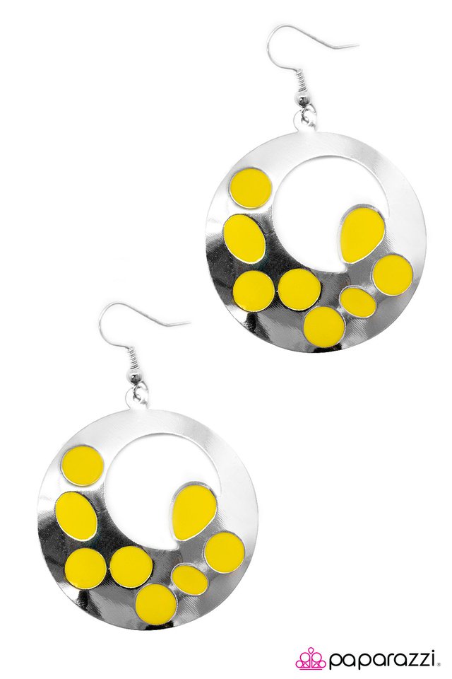 Paparazzi ♥ Pull Yourself Together - Yellow ♥ Earrings