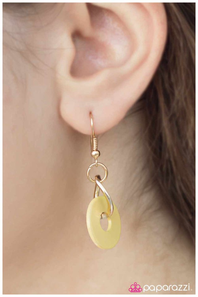 Paparazzi ♥ An Open DISCussion - Yellow ♥ Necklace