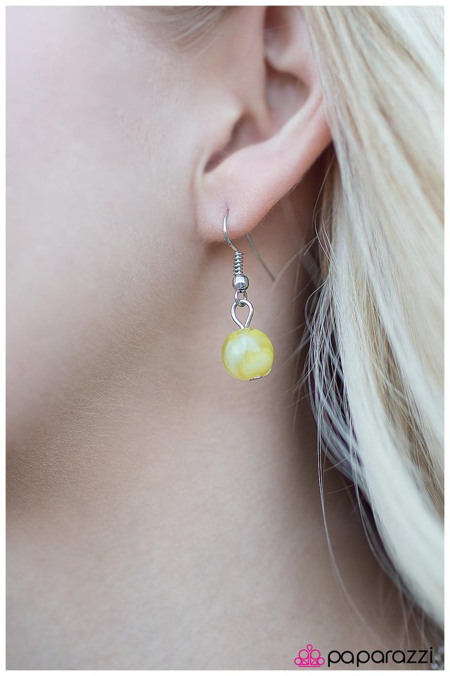 Paparazzi ♥ Hanging By a Moment - Yellow ♥ Necklace