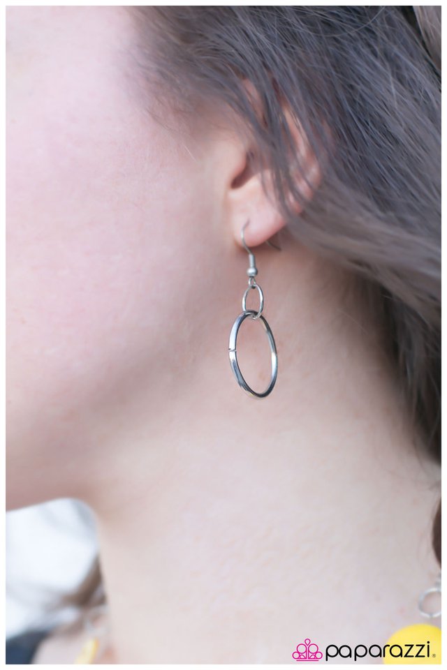 Paparazzi ♥ See the Distinction? - Yellow ♥ Necklace