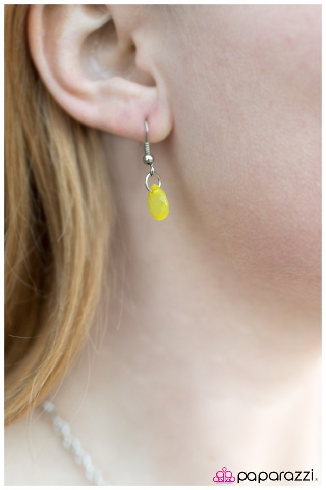 Paparazzi ♥ Til The Fat Lady Sings - Yellow ♥ Necklace