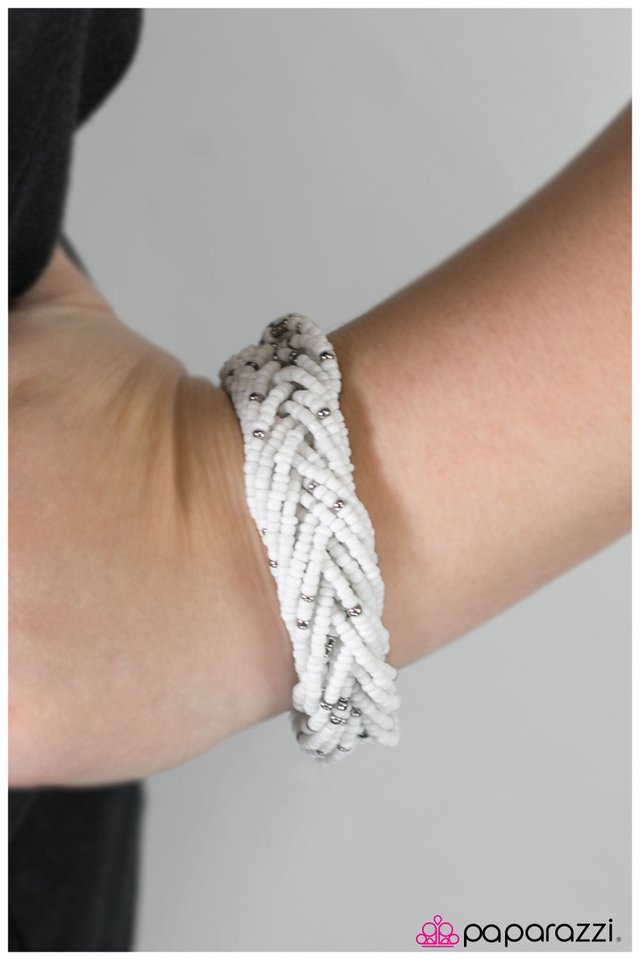 the-bead-of-light-white-p9se-wtsv-019aa