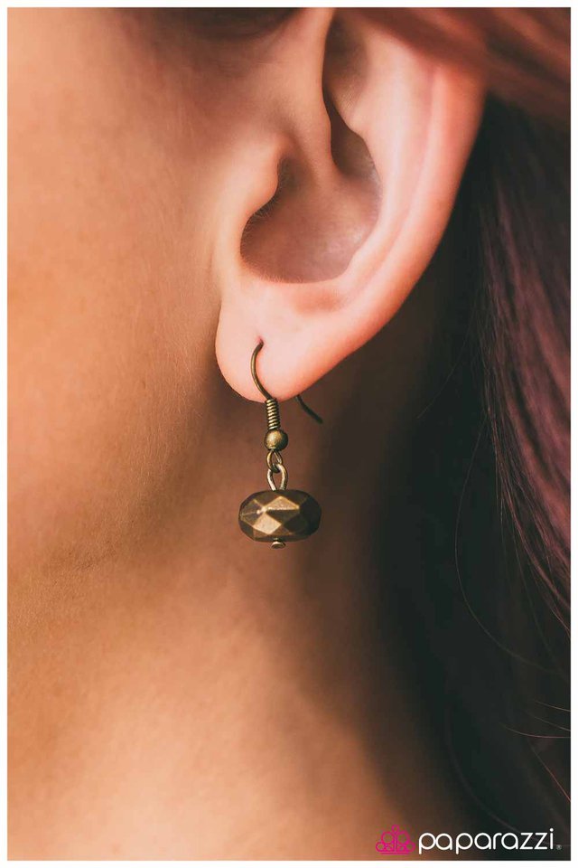 Paparazzi ♥ Were Not In Kansas Anymore - Brass ♥ Necklace