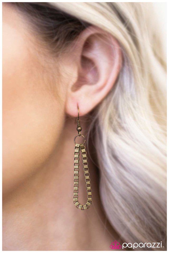 Paparazzi ♥ Keep It Under Wraps - Brass ♥ Necklace