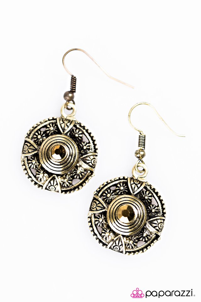 Paparazzi ♥ Take The Wheel - Brass ♥ Earrings