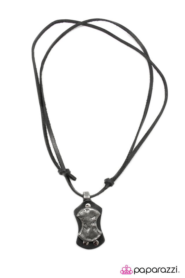 Paparazzi ♥ Pirates of the Caribbean - Black ♥ Necklace