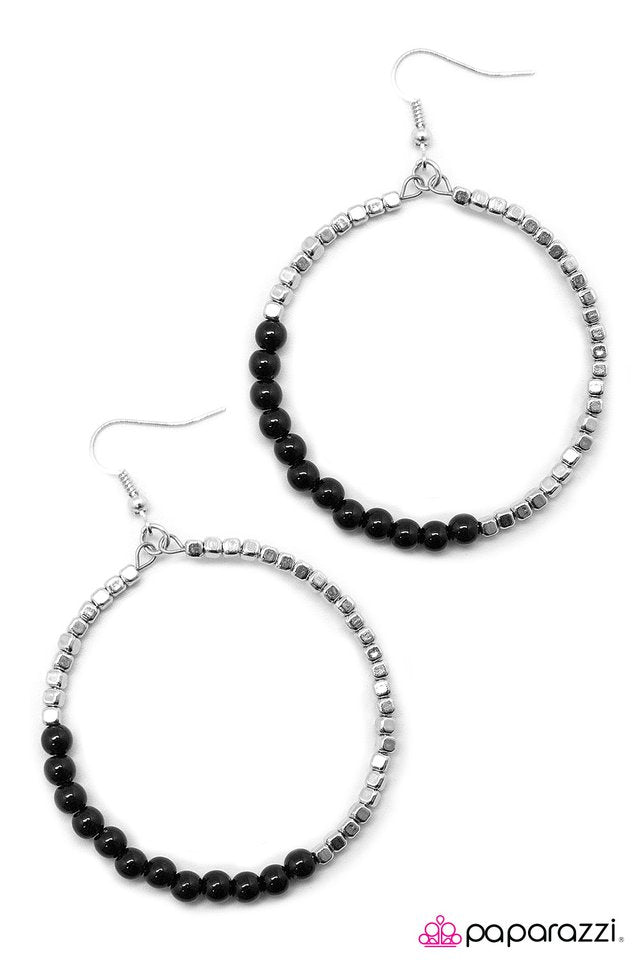 Paparazzi ♥ Now Youre Talkin - Black ♥ Earrings