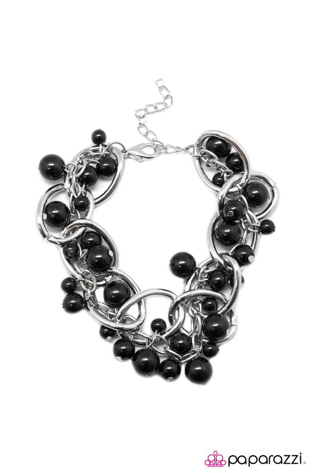 Paparazzi ♥ Elegantly Entangled - Black ♥ Bracelet