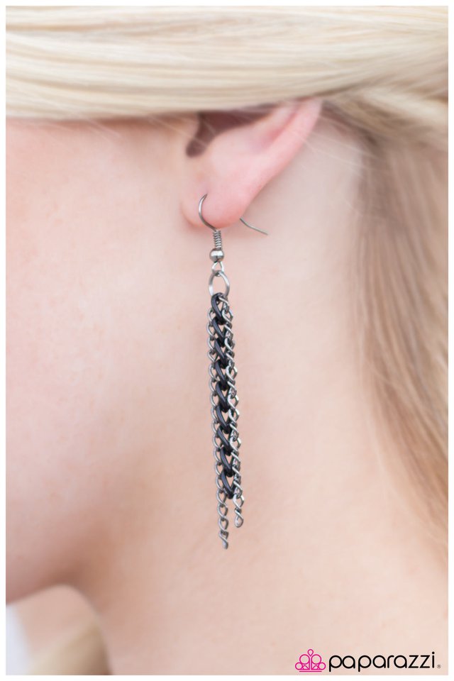 Paparazzi ♥ Bottoms Up - Black ♥ Necklace