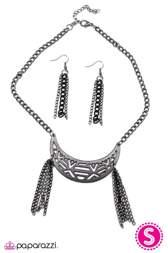 Paparazzi ♥ Bottoms Up - Black ♥ Necklace