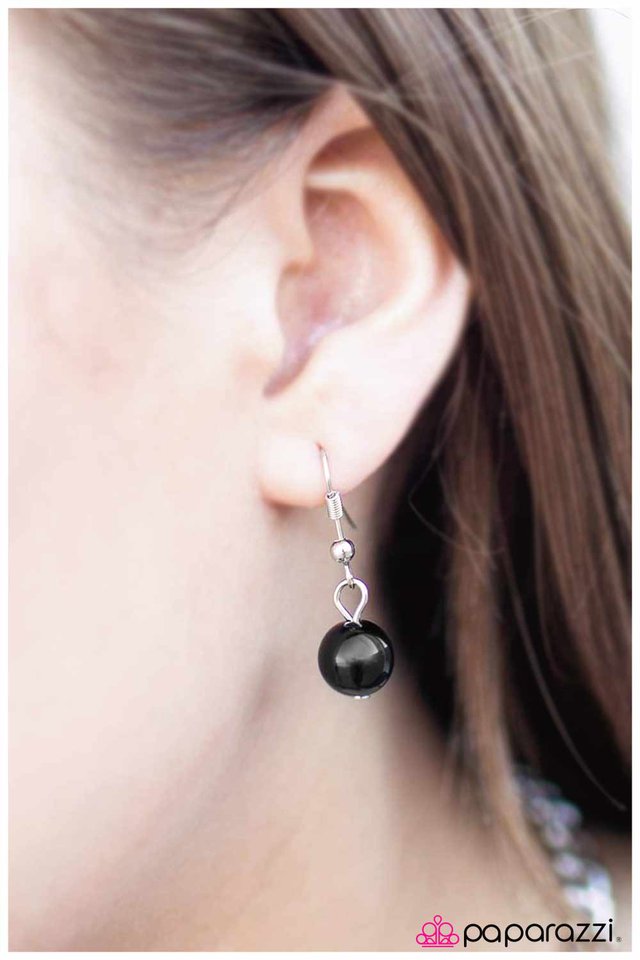 Paparazzi ♥ Im Bringing Sexy Back - Black ♥ Necklace