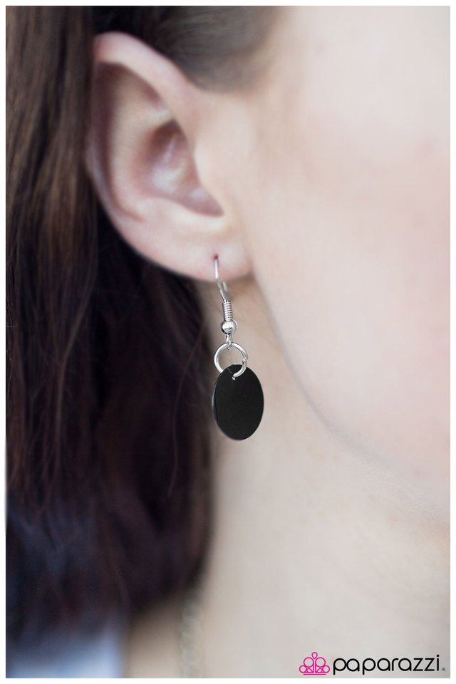 Paparazzi ♥ Casually Dating - Black ♥ Necklace